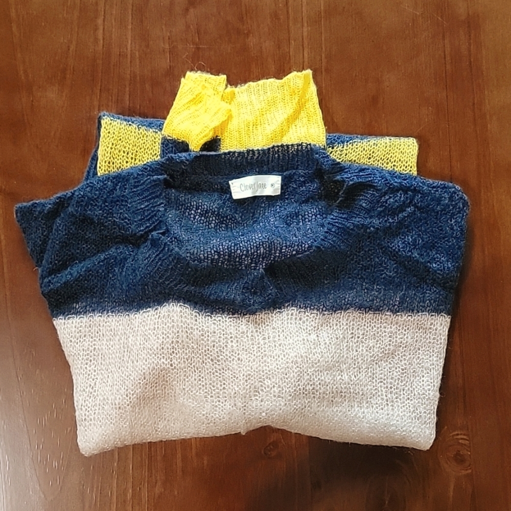 BOUTIQUE light weight striped knit sweater